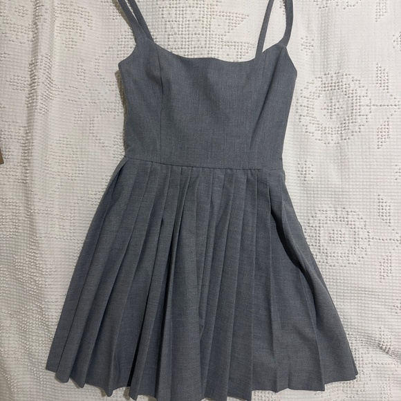 Aritzia Sunday Best Trix Dress in grey 00 - Picture 3 of 4